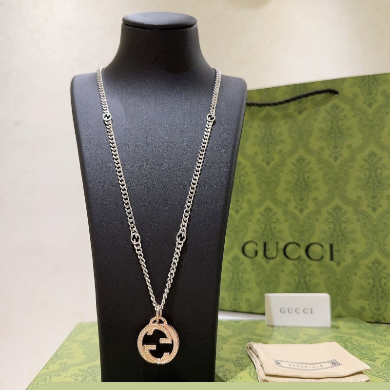 G*u*i necklaces